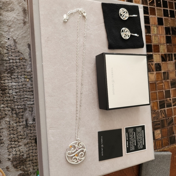 Yanbal Unique earrings & necklace set NEW - Picture 4 of 5